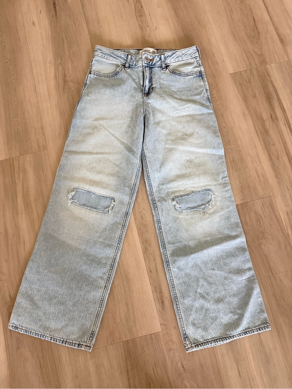 NWOT- abercrombie kids light blue high rise ultra wide leg jean size 11/12